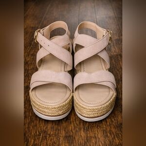 Marc Fisher Women's Beige Espadrille Platform Sandals Sz 8.5